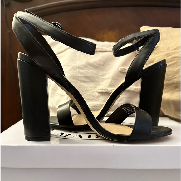 Mix No.6 never been worn black strappy Sandal. Size 9 1/5. - Picture 2 of 6